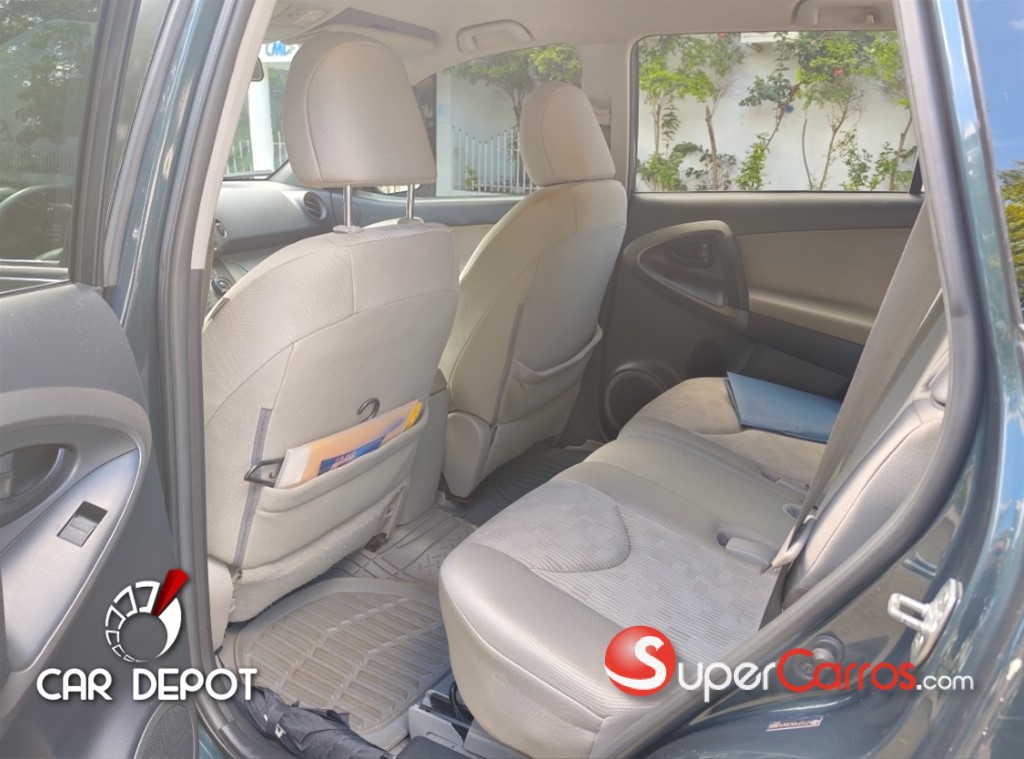 2012 Toyota RAV4 LE — foto 10 / 12