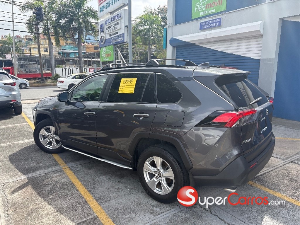2020 Toyota RAV4 XLE — foto 5 / 10
