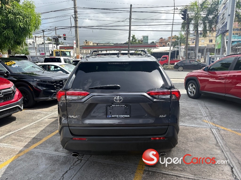2020 Toyota RAV4 XLE — foto 6 / 10