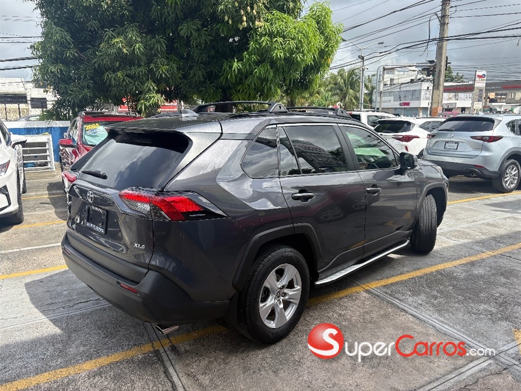 2020 Toyota RAV4 XLE — foto 7 / 10