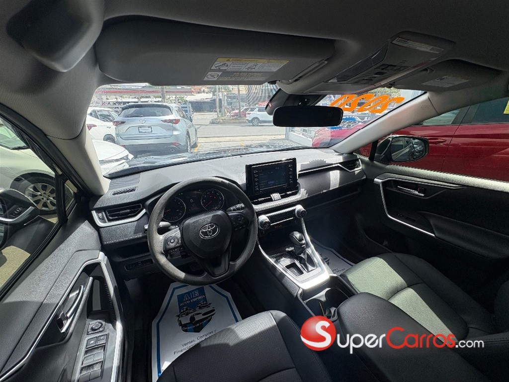 2020 Toyota RAV4 XLE — foto 9 / 10