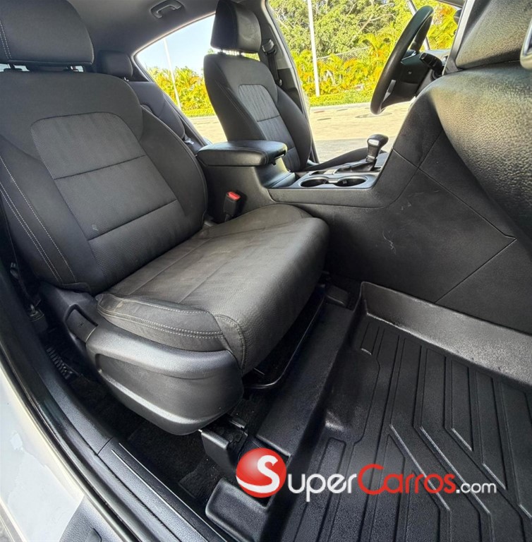 2021 Kia Sportage LX — foto 7 / 10