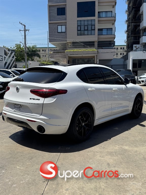 2020 Alfa Romeo Stelvio — foto 4 / 7