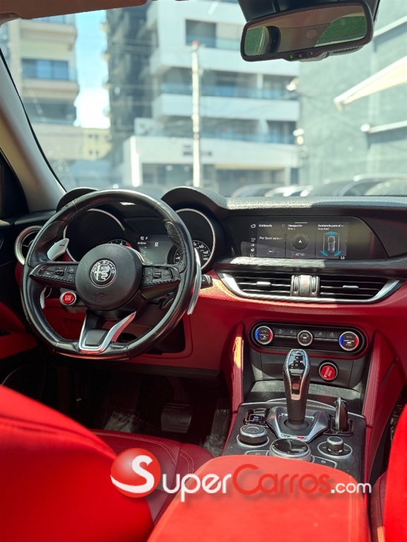 2020 Alfa Romeo Stelvio — foto 5 / 7