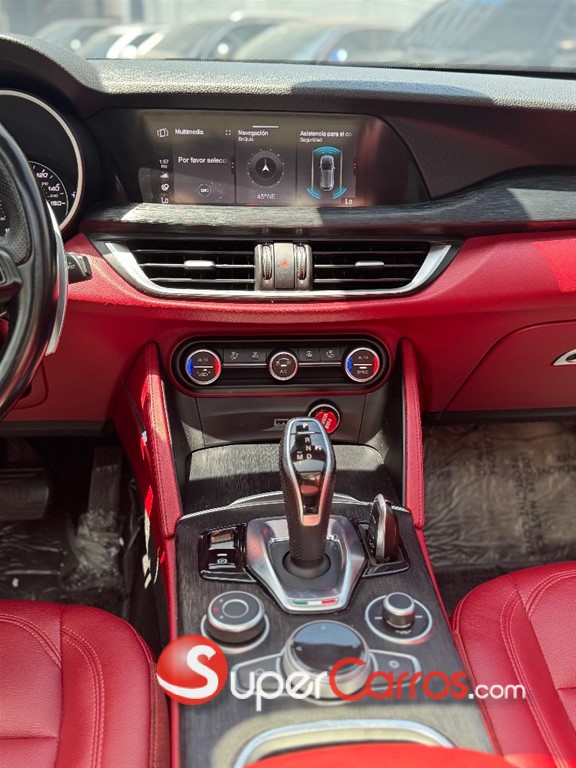 2020 Alfa Romeo Stelvio — foto 6 / 7