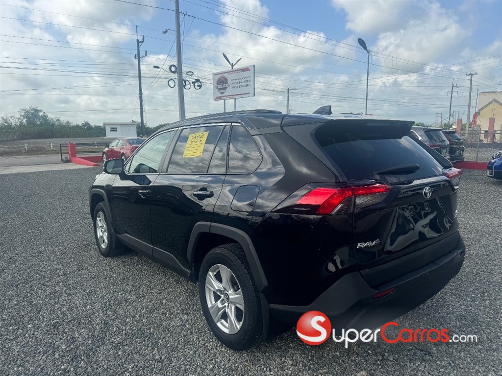 2020 Toyota RAV4 XLE — foto 2 / 6