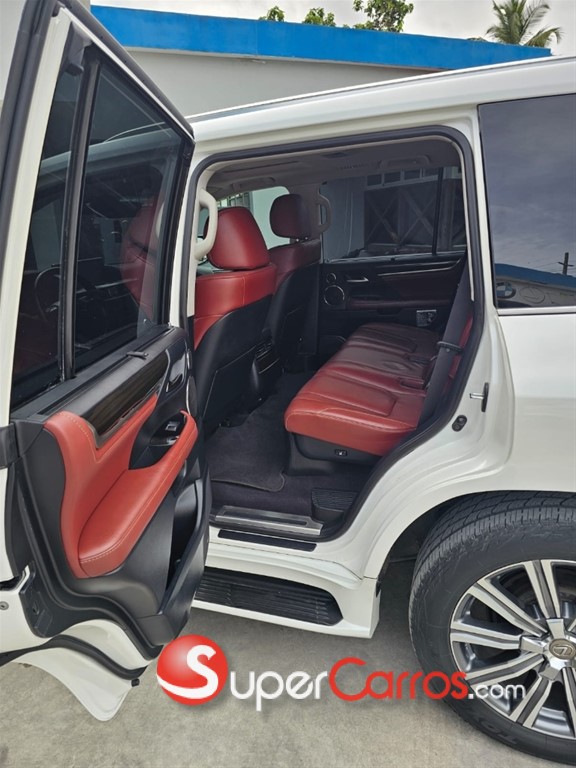 2016 Lexus LX 570 Sport — foto 2 / 8