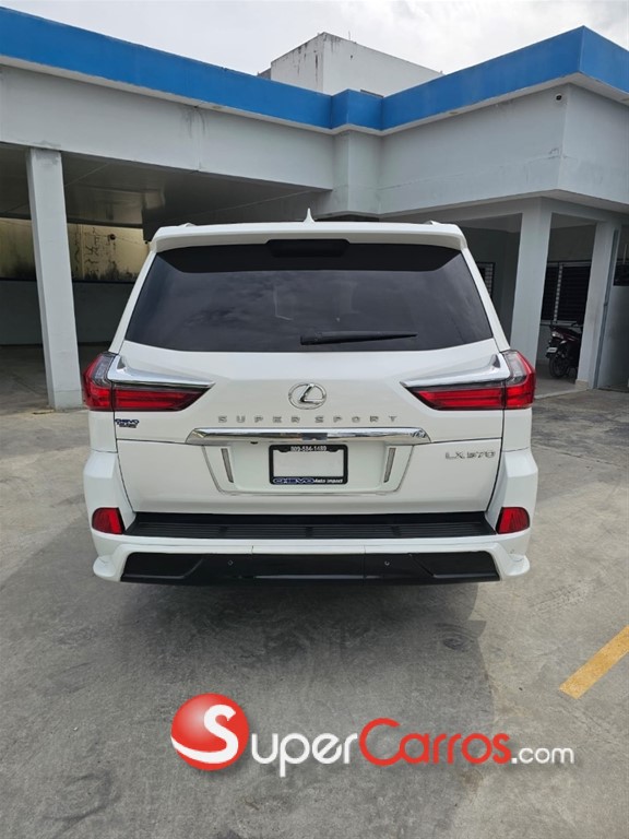 2016 Lexus LX 570 Sport — foto 4 / 8