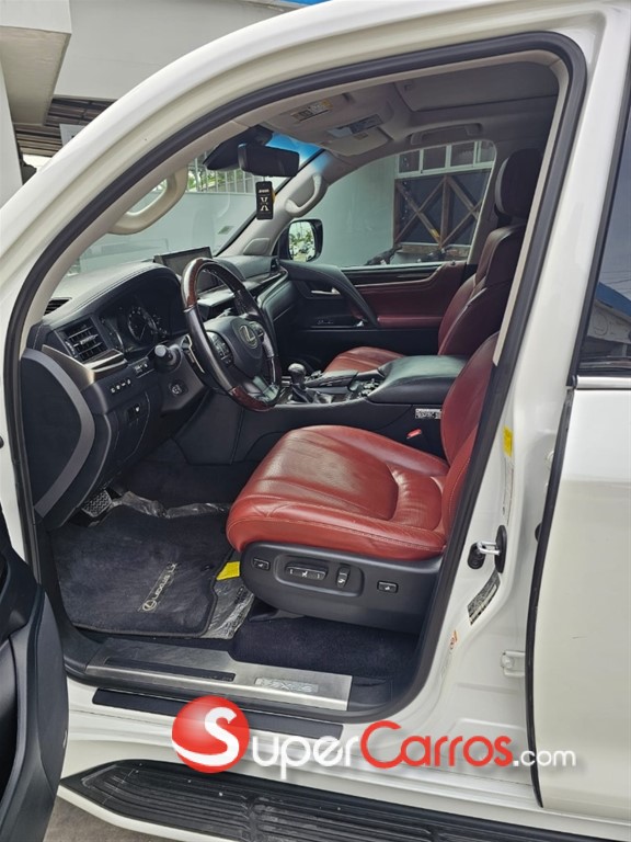 2016 Lexus LX 570 Sport — foto 5 / 8
