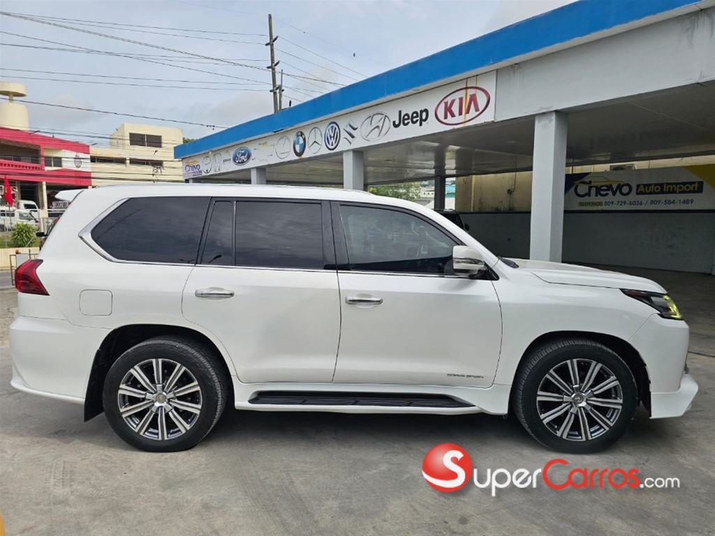 2016 Lexus LX 570 Sport — foto 7 / 8