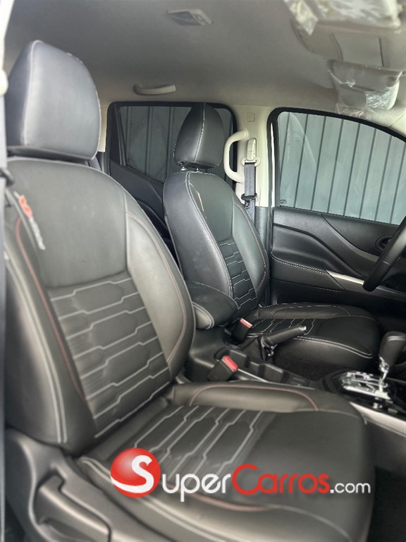 2025 Nissan Navara PRO X4 — foto 2 / 12