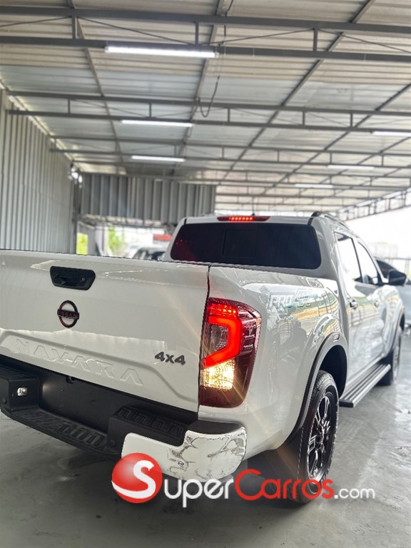 2025 Nissan Navara PRO X4 — foto 8 / 12