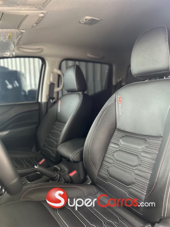2025 Nissan Navara PRO X4 — foto 9 / 12