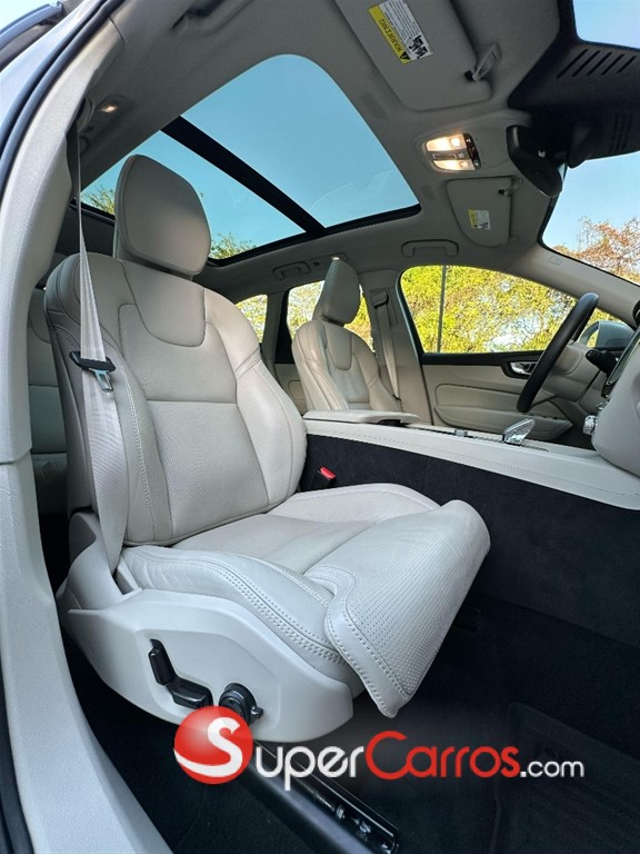 2022 Volvo XC60 — foto 8 / 12