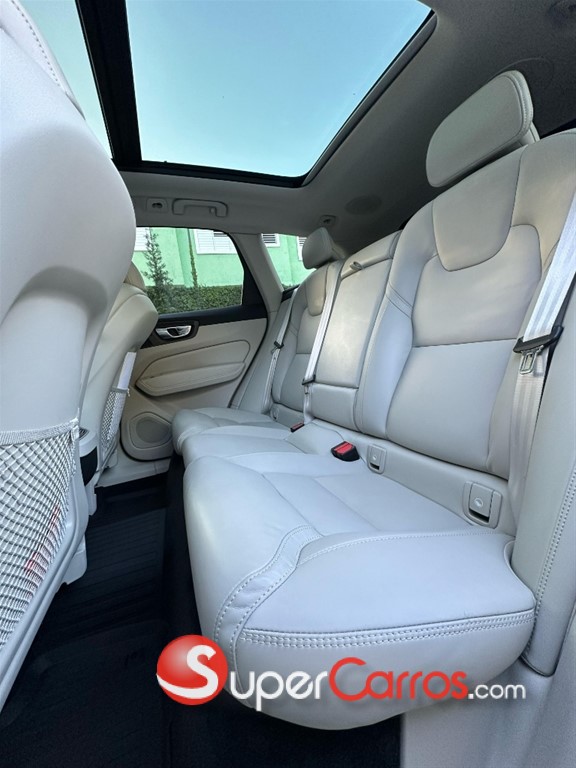 2022 Volvo XC60 — foto 9 / 12