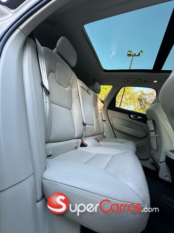 2022 Volvo XC60 — foto 10 / 12