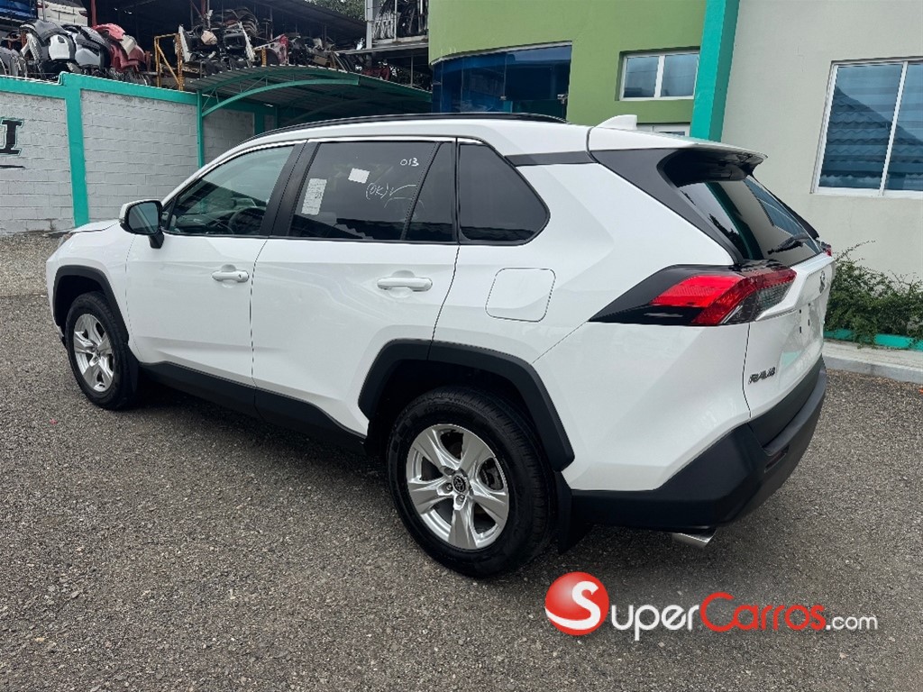 2021 Toyota RAV4 XLE — foto 5 / 11