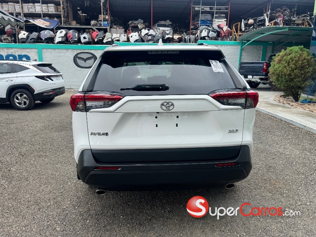 2021 Toyota RAV4 XLE — foto 6 / 11