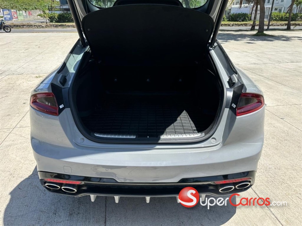2019 Kia Stinger GT — foto 6 / 12
