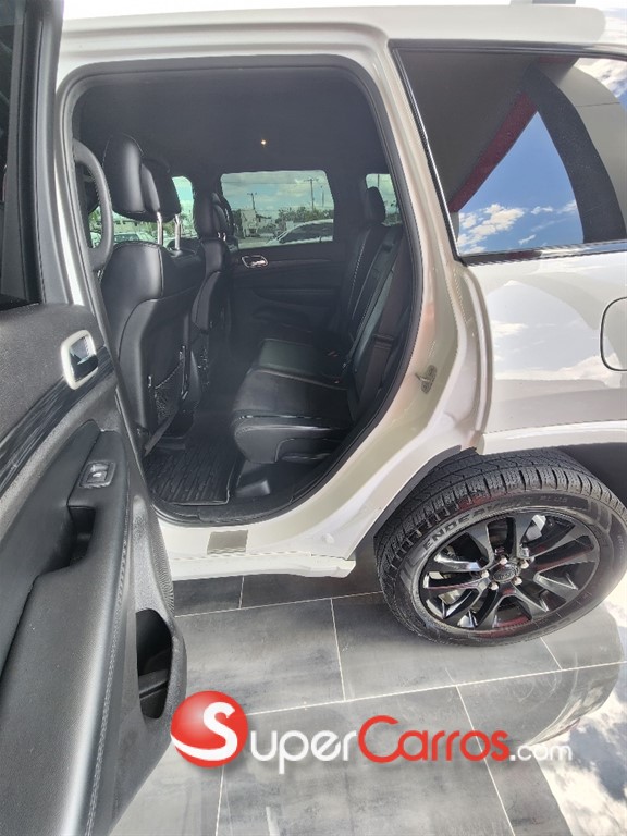 2020 Jeep Cherokee Altitude — foto 9 / 12