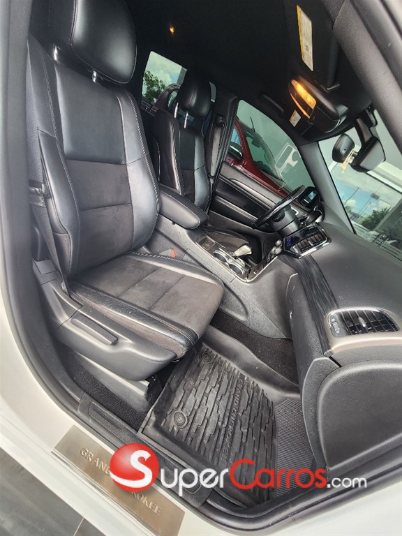 2020 Jeep Cherokee Altitude — foto 11 / 12