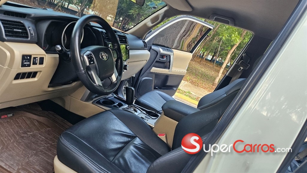2013 Toyota 4 Runner — foto 10 / 12