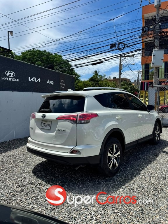 2017 Toyota RAV4 LE — foto 2 / 8