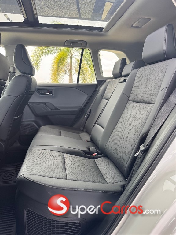 2026 Toyota RAV4 Limited Hybrid — foto 8 / 12