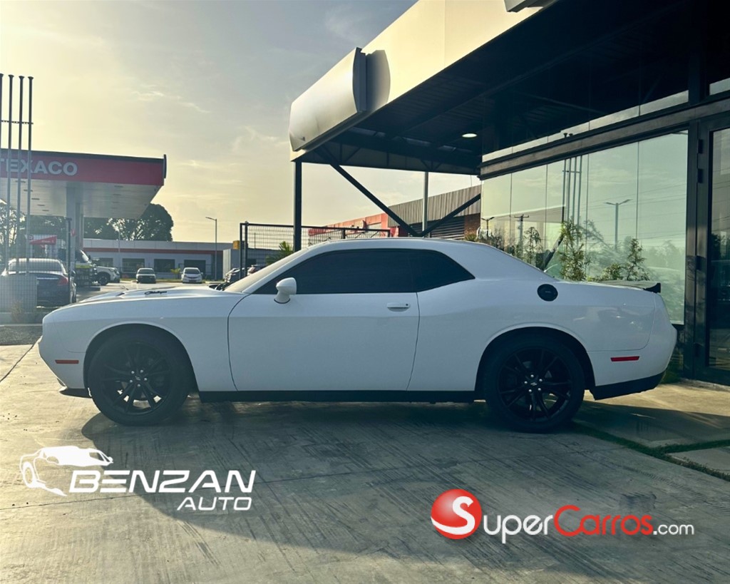 2018 Dodge Challenger SXT — foto 2 / 9