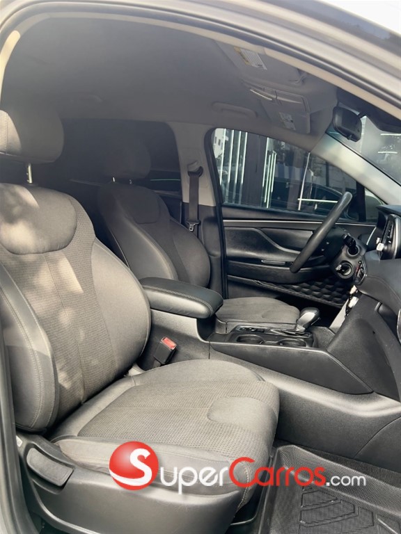 2020 Hyundai Santa Fe SE — foto 8 / 11