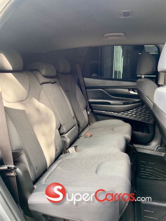 2020 Hyundai Santa Fe SE — foto 9 / 11