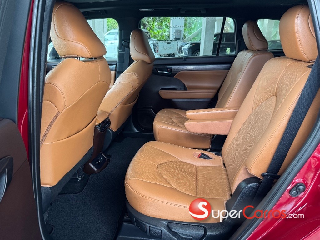 2021 Toyota Highlander Platinum — foto 7 / 8