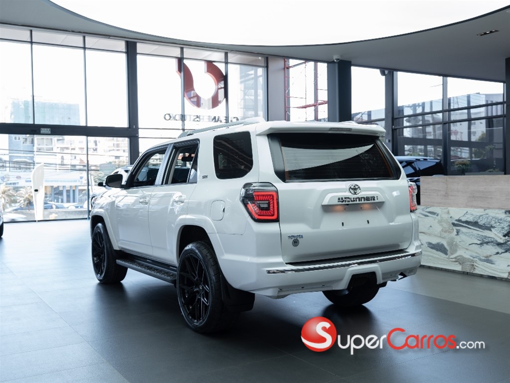 2024 Toyota 4 Runner SR5 — foto 11 / 12