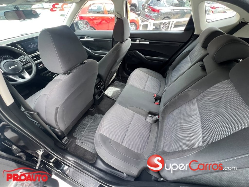 2023 Kia Seltos — foto 8 / 10