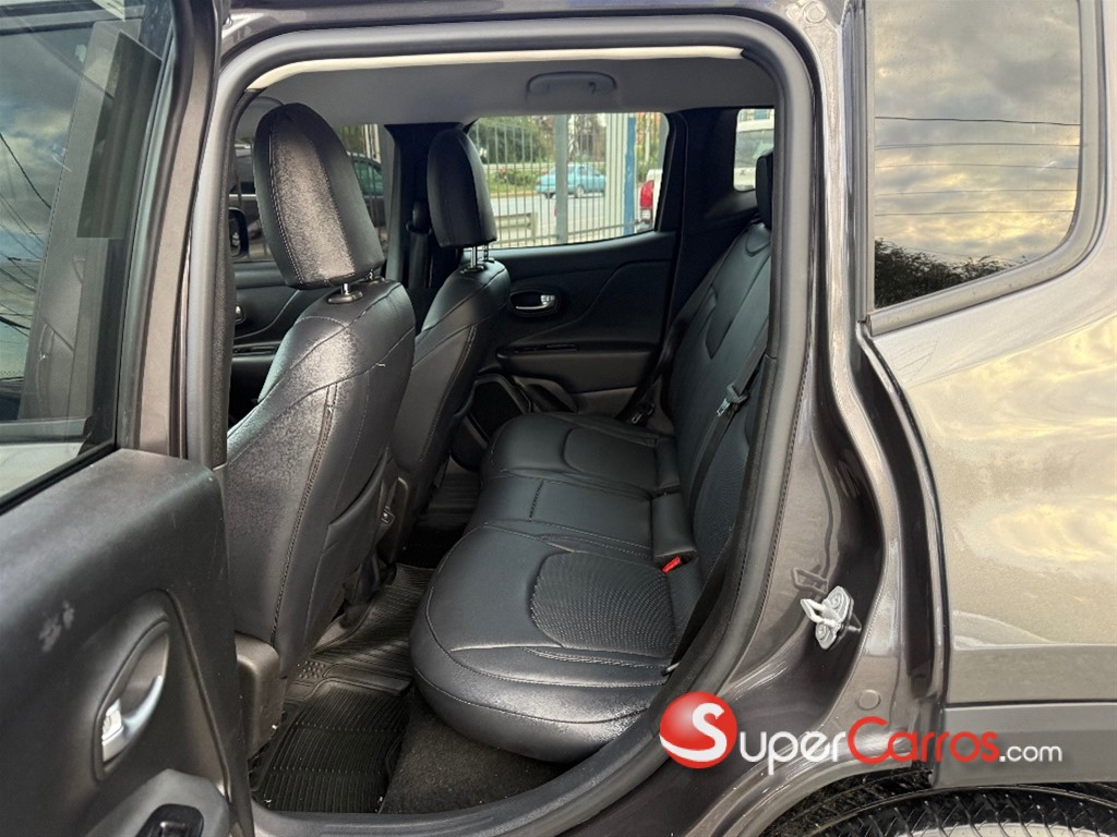 2020 Jeep Renegade — foto 8 / 10