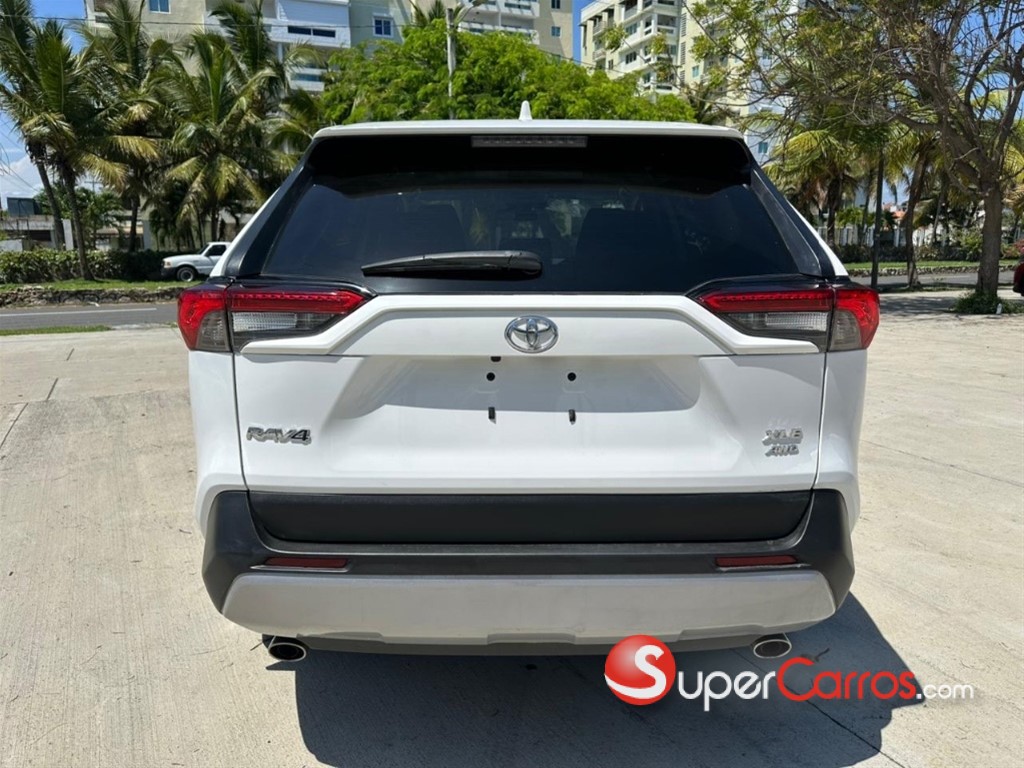 2022 Toyota RAV4 XLE — foto 9 / 12