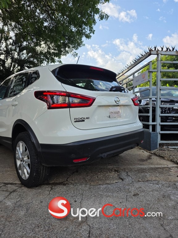 2021 Nissan Rogue Sport — foto 8 / 9