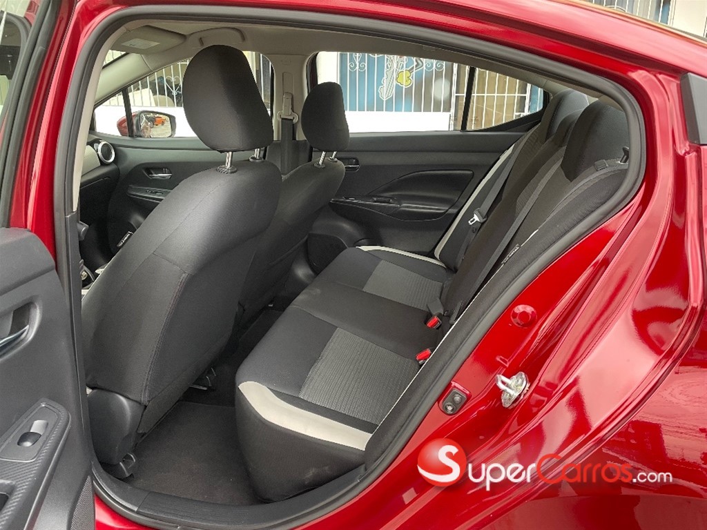 2020 Nissan Versa SV — foto 4 / 12