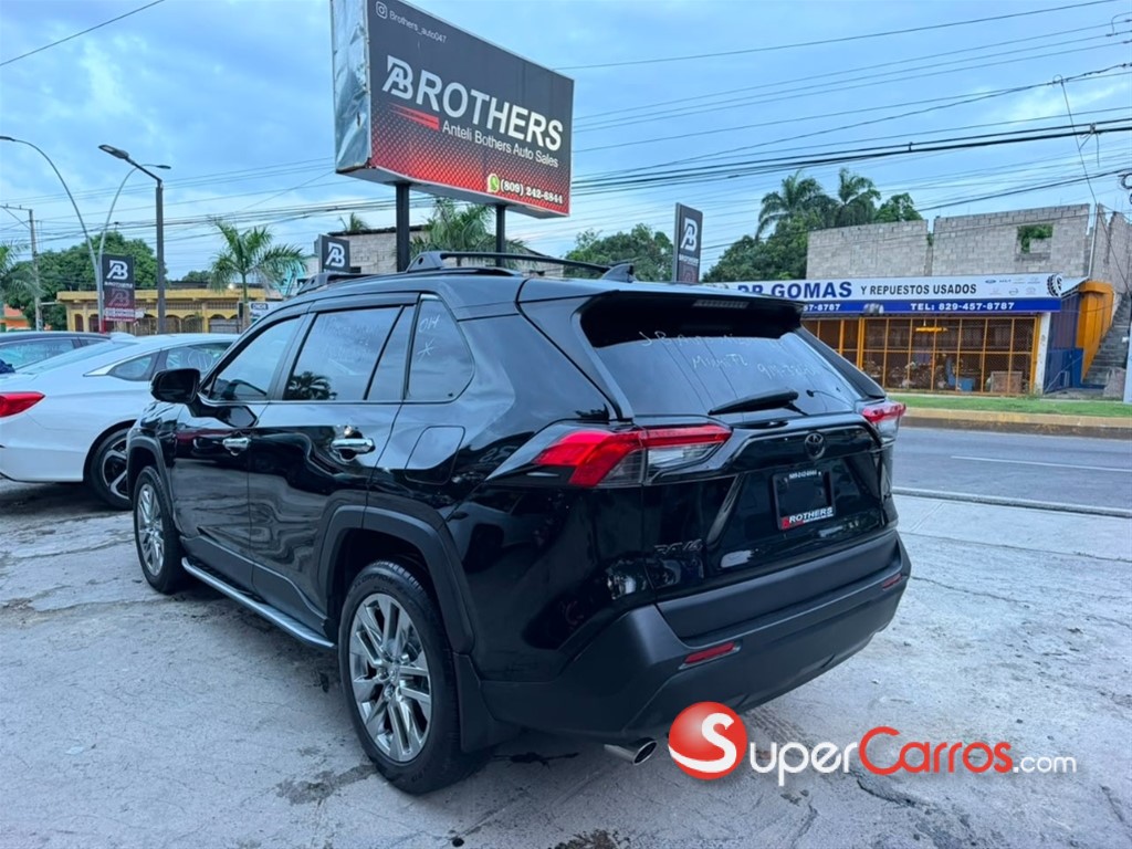 2022 Toyota RAV4 XLE Premium — foto 6 / 12