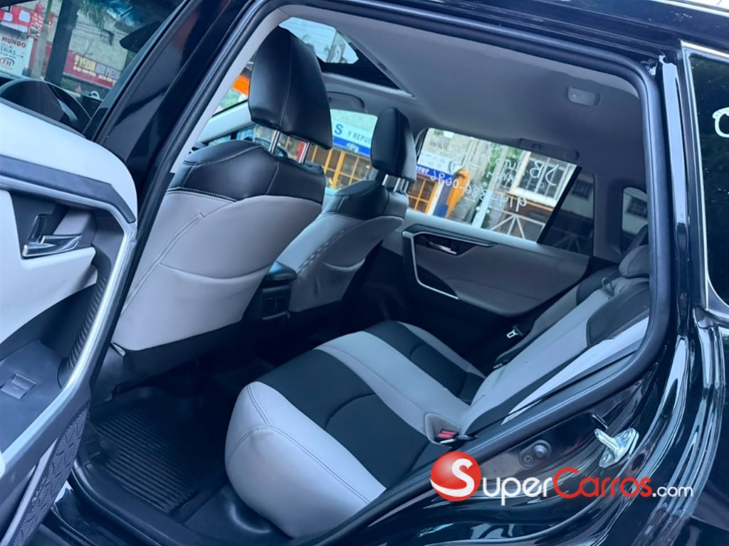 2022 Toyota RAV4 XLE Premium — foto 8 / 12