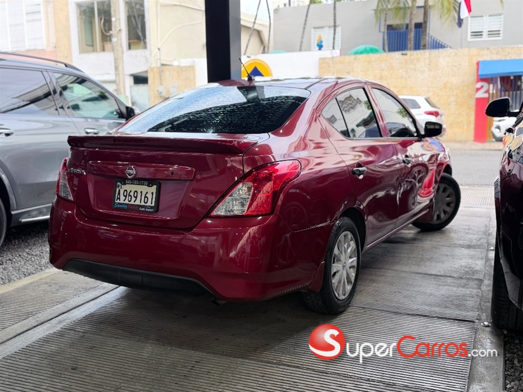 2016 Nissan Versa SL — foto 3 / 6