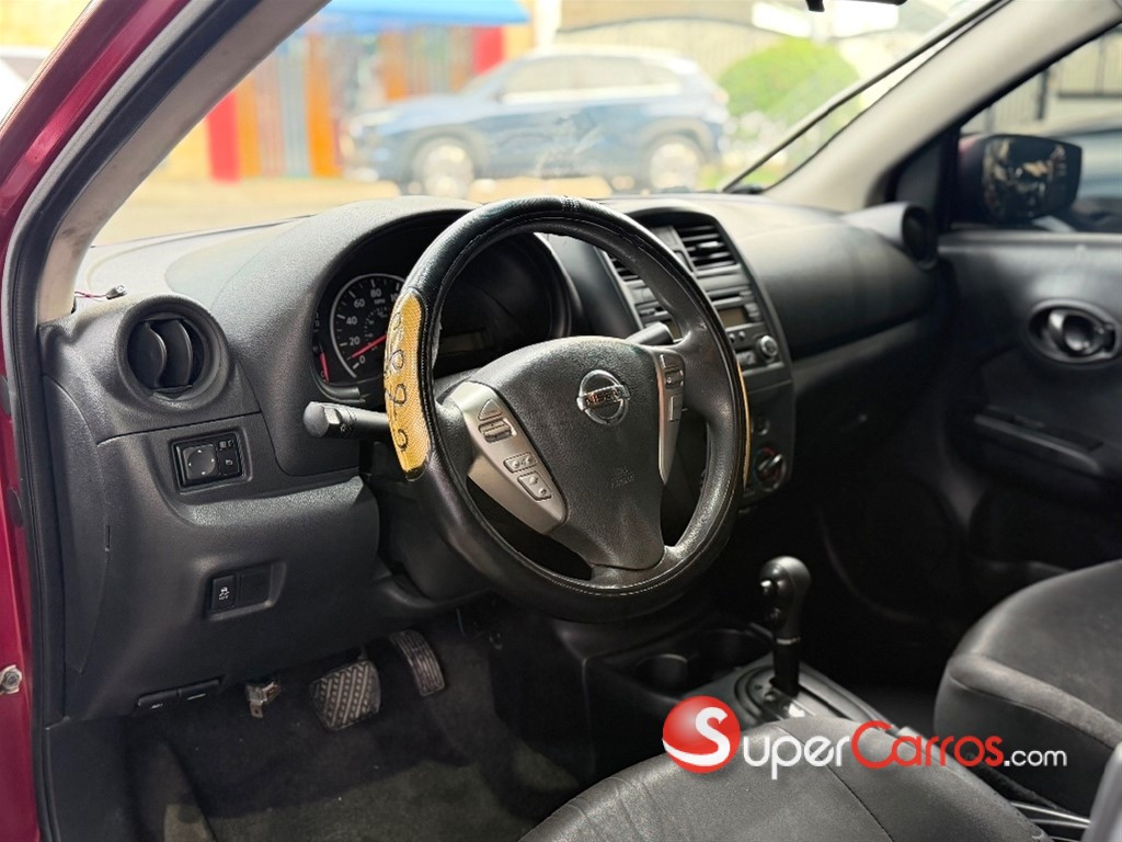 2016 Nissan Versa SL — foto 5 / 6