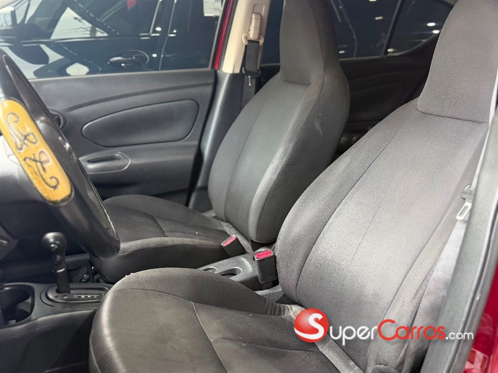 2016 Nissan Versa SL — foto 6 / 6