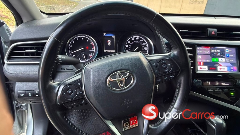 2020 Toyota Camry SE — foto 8 / 12