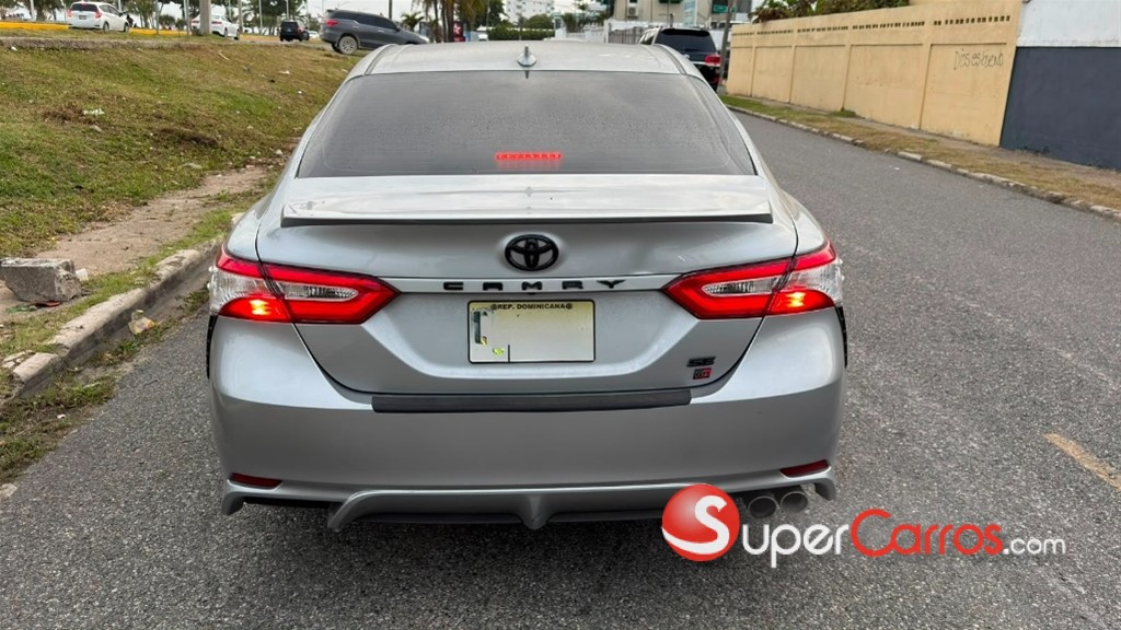 2020 Toyota Camry SE — foto 9 / 12