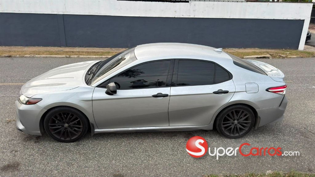 2020 Toyota Camry SE — foto 10 / 12