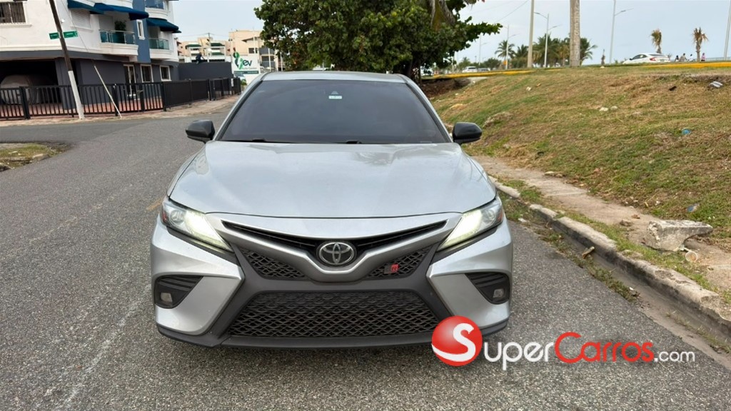 2020 Toyota Camry SE — foto 12 / 12