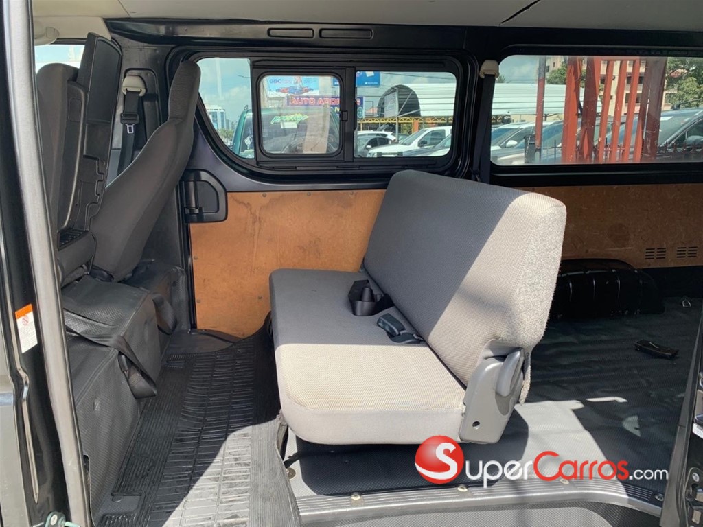 2019 Toyota Hiace — foto 5 / 8