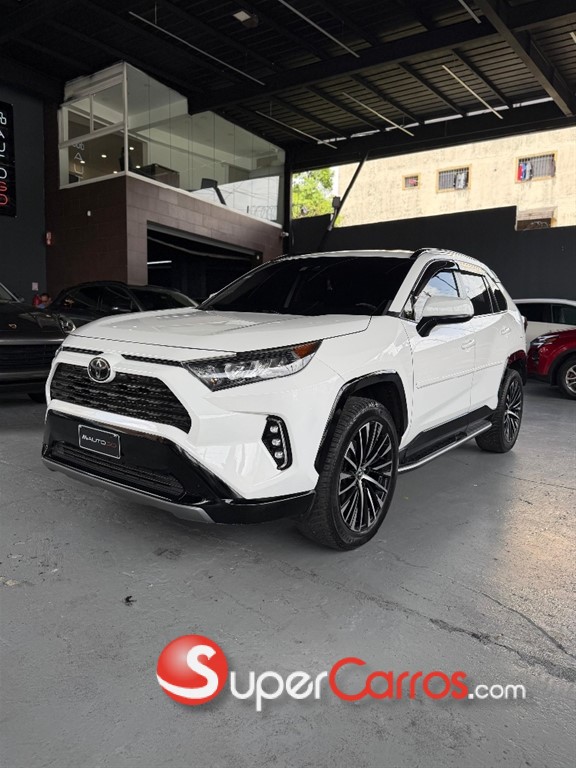 2020 Toyota RAV4 LE