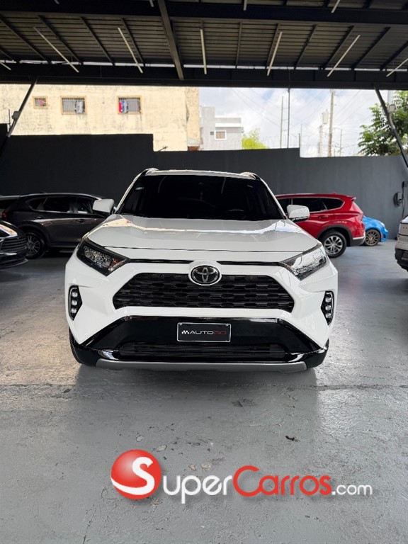 2020 Toyota RAV4 LE — foto 3 / 9